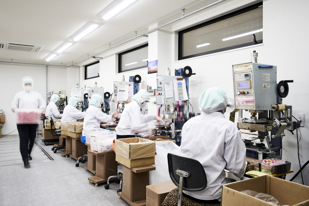 印刷工場、印刷立ち会い、歯ブラシ印刷、コップ印刷、商品印刷